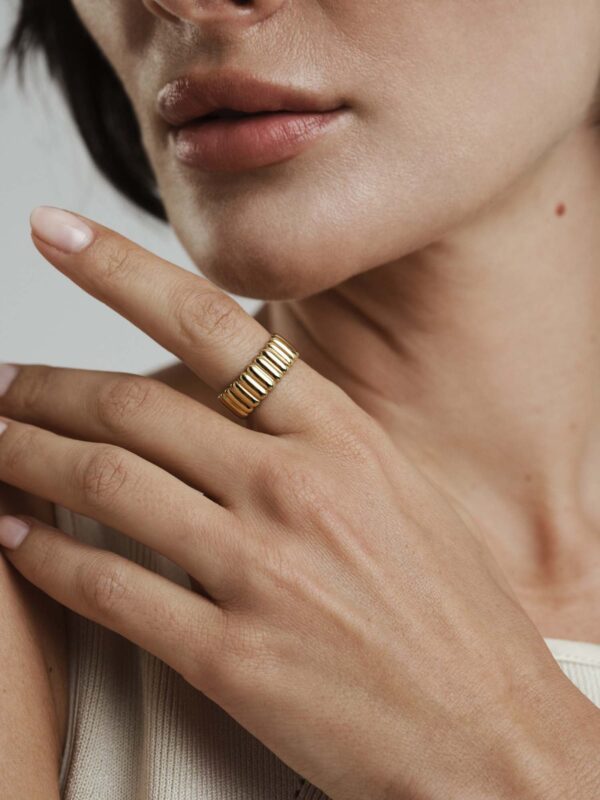 Chic Ribbed Ring - Bild 3