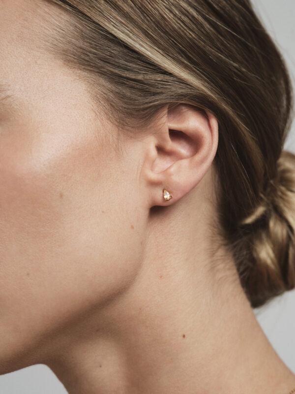 Belle Gold Medium Studs - Bild 6