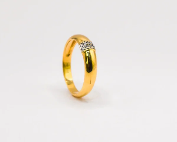 Guld Ring med stenar