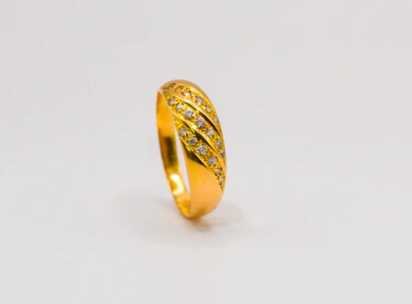 Guld Ring med stenar
