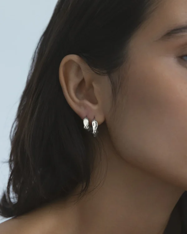 Wavy Bolded Small Hoops - Bild 3