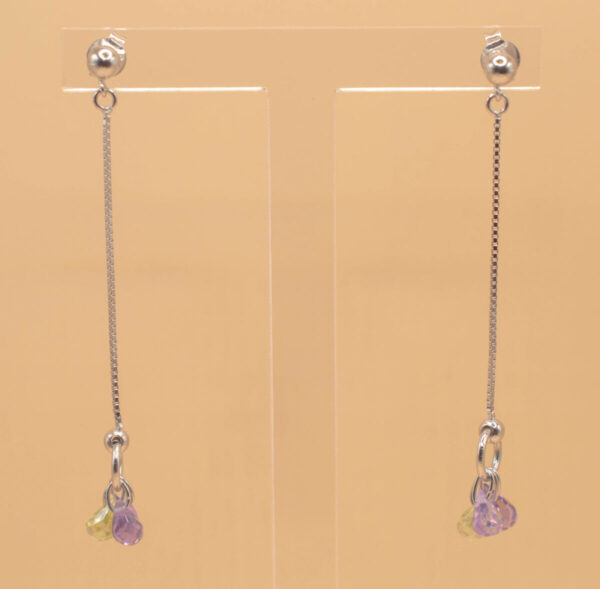 Långa örhänge med stenar