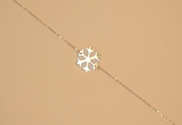 Armband med snöflinga berglock