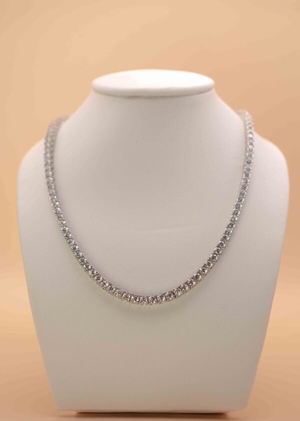 Halsband med zirgon