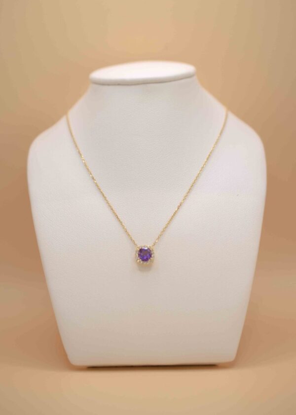 Halsband med berlock med sten