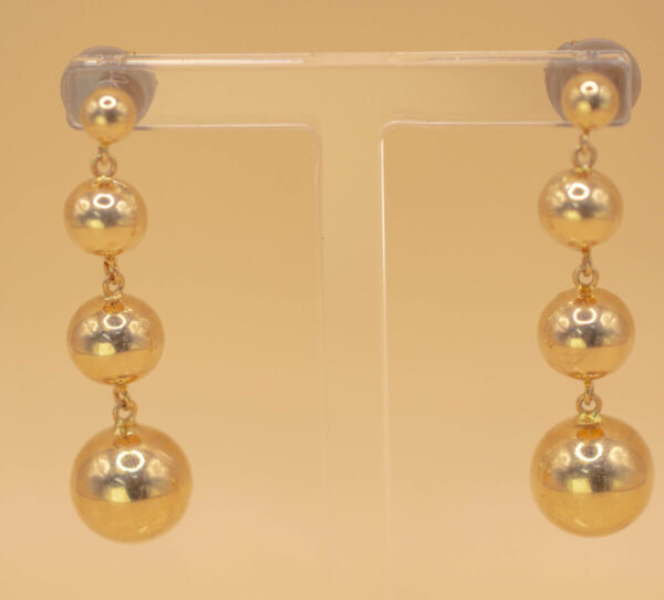 Örhänge med kulor