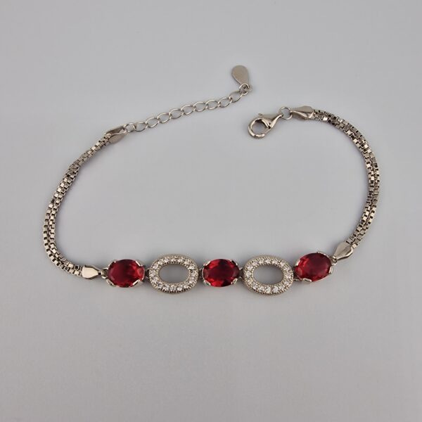 Dam armband med zirgon och 3 röda sten
