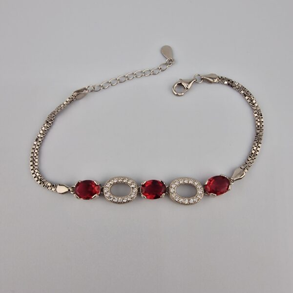 Dam armband med zirgon och 3 röda sten