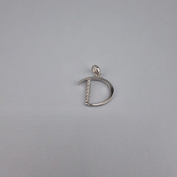 Bokstav hänge D med zirgon