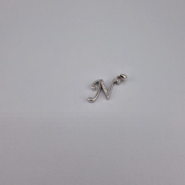 Bokstav hänge N med zirgon