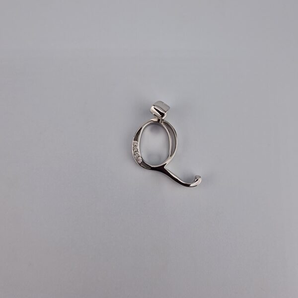 Bokstav Hänge Q med zirgon