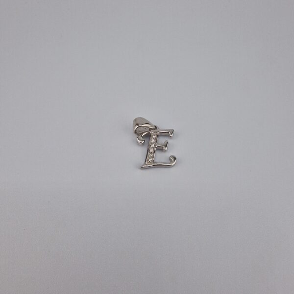 Bokstav hänge E med zirgon