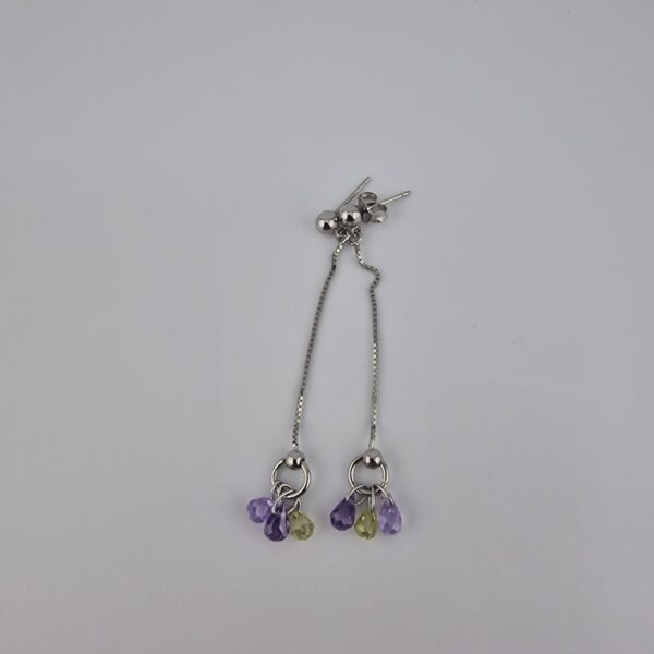 Långa örhänge med stenar