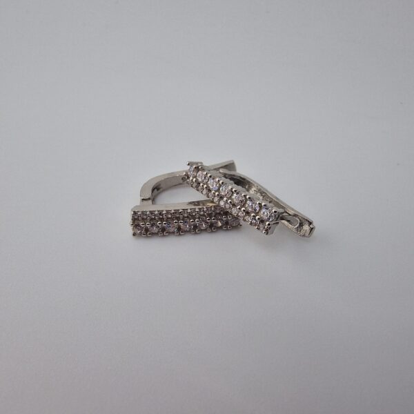 Örhänge med zirgon