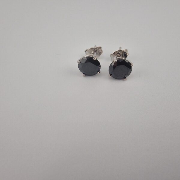 Örhänge med svarta sten