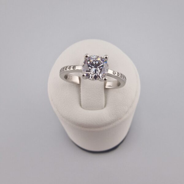 Damring med Zirkonsten